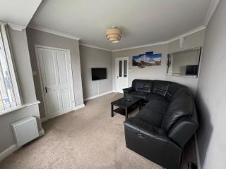 4 Bedroom Home, FREE Parking & Wi-Fi, Garden - 9