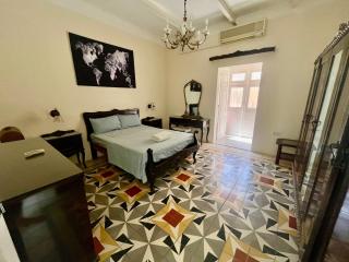 Triple bedroom in Beautiful Townhouse - Sliema - 0