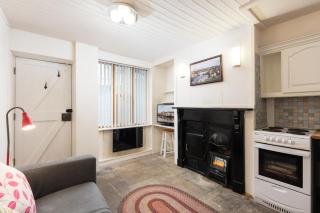 Discovery Cottage - Whitby - 2