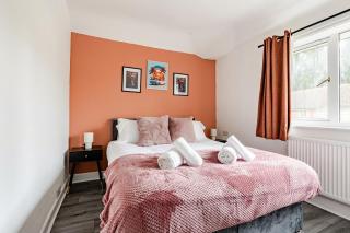Stylish 3-Bed House with Fast Wifi, Secure Parking For 2 Cars - Wythenshawe - 5