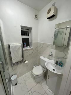 Rooms in Surrey - Laleham - 3