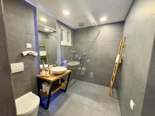Sea Breeze Studio Apartment - 8