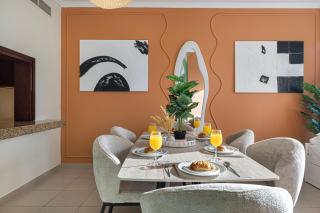 Serene Cozy 2BR Near Burj Khalifa - 6