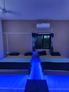 Krishna Garden and Resort - - 5