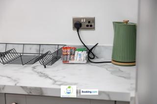 2 Bedroom Apartment By Green Haven Escapes Short Lets & Serviced Accommodation In Leeds with Free WiFi & Parking - Farnley - 4