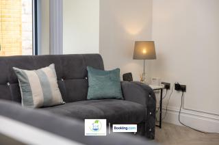 2 Bedroom Apartment By Green Haven Escapes Short Lets & Serviced Accommodation In Leeds with Free WiFi & Parking - Farnley - 3
