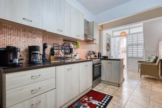 Jo's Guesthouse, Benitses - Benitses - 1