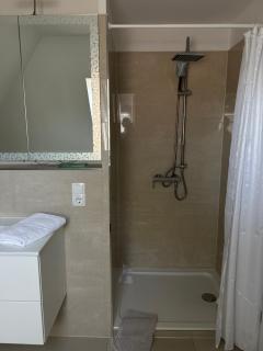 Zimmer mit Küche und Bad - 4