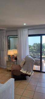 Dream stay on the Strand, one bedroom apartment on the third floor - North Ward - 9