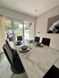 Stylish 2 Bedroom House Wembley - Londra - 8