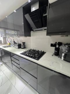 Stylish 2 Bedroom House Wembley - Londra - 5