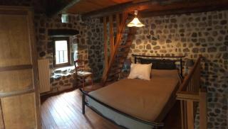 Gite LES SOURCES, 9 pers, 11 couchages - Arlempdes, classé un des plus beaux villages de France - Arlempdes - 1
