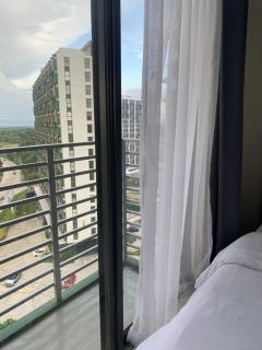 Bright & Cozy High-Rise Condo - Pulong Cacawate - 5