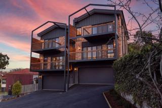 Architectural Home: Near Gorge with Tamar Views - Launceston - 6