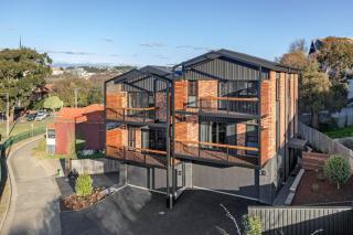 Architectural Home: Near Gorge with Tamar Views - Launceston - 4