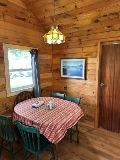 Sea breeze Retreat-Family-Friendly 3BR Waterfront Cottage with Private Deck - Stanhope - 9