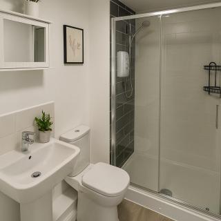 Contractors and Relocators Apt - Long Stay Savings - Fibre Optic Hi-Speed Wi-Fi - Multiple Free Parking Spaces - Netflix - Sleeps 4 - 1