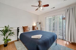Old Town 3bd 3ba Coach House, Garage Parking Incl - Chicago - 4