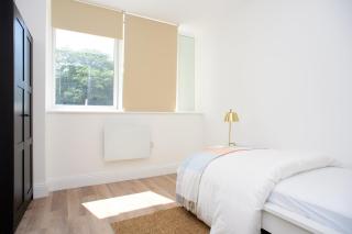 Modern & Stylish 2-Bedroom Flat in Trinity Point - Kent - 8