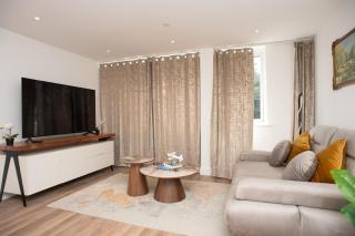 Modern & Stylish 2-Bedroom Flat in Trinity Point - Kent - 2