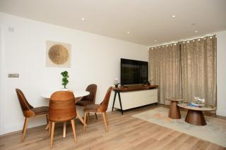 Modern & Stylish 2-Bedroom Flat in Trinity Point - Kent - 1