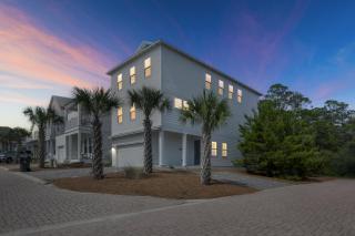 Pet Friendly Beach Retreat On 30A - Sleeps 14 - 0