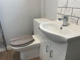 ResiLets - Modern Central Town Centre Apartment - Sleeps 4! - 5
