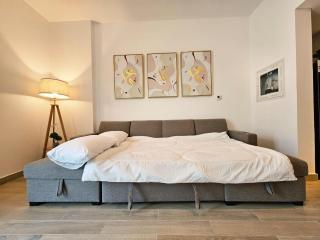 Cozy 1 BHK with Scenic Views - Abu Dhabi - 2