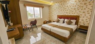 Hotel Nova Venus - Rajkot - 8