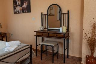 Villa Voukamvilia 3 minutes walk from Beach - Neon Oitilon - 4