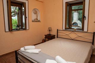 Villa Voukamvilia 3 minutes walk from Beach - Neon Oitilon - 3