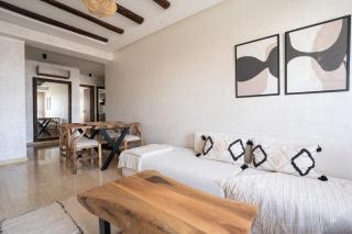 Central Cosy 2BR 2 Baths, Balcony & Clear View - Casablanca - 8