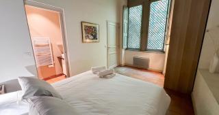 Hypercenter - At the foot of the Palais des Papes - Avignone - 4