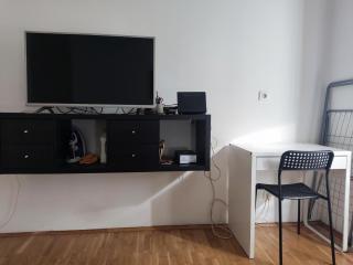 Quiet city center oasis - In the shade of walnut - 4