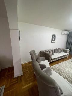 House with a very quiet location Shtëpi me një vendndodhje shumë të qetë - 5