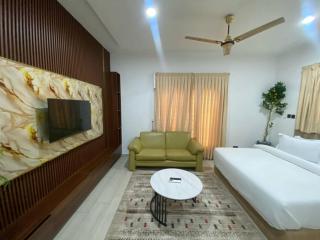 PLUS 33 HOTEL - Nungua - 5