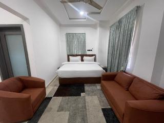 PLUS 33 HOTEL - Nungua - 4