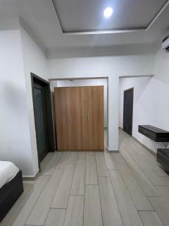 PLUS 33 HOTEL - Nungua - 3