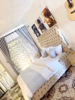 Raha Luxe Stays - Entebbe - 3