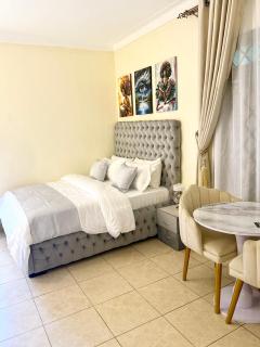 Raha Luxe Stays - Entebbe - 2