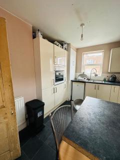 Double Room with share - Parkstone - 3