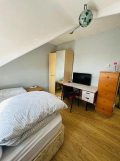 Double Room with share - Parkstone - 8