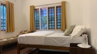 Anns and Pyarys Homestay - - 8