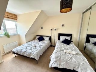 Torwood Townhouse - Fast WiFi and Free Parking - Edinburgh - 8