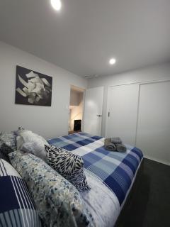 Modern 3 BDRM Home Near Airport - Auckland - 1