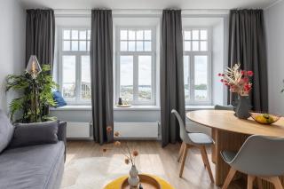 Gorgeous 1BR Old Town Apartment - 2