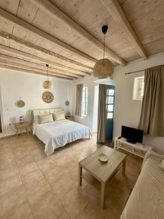Nesa Paros - Naousa - 2
