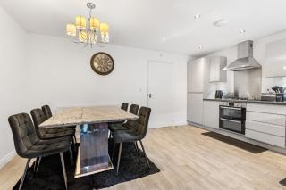 Spacious 4-Bed Home Near City Links - 2