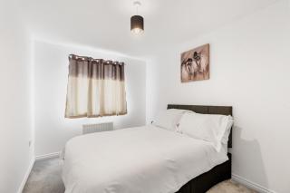 Spacious 4-Bed Home Near City Links - Manchester - 1