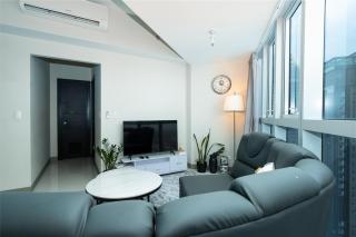 Uptown Parksuites Exec 1 Br Spacious good for 5, hi flr Great View fr Balcony - Manila - 0